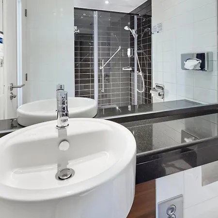 Express Lisbon Alfragide By Ihg Hotel Carnaxide