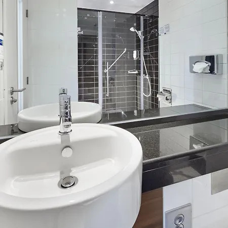 Express Lisbon Alfragide By Ihg Hotel Carnaxide