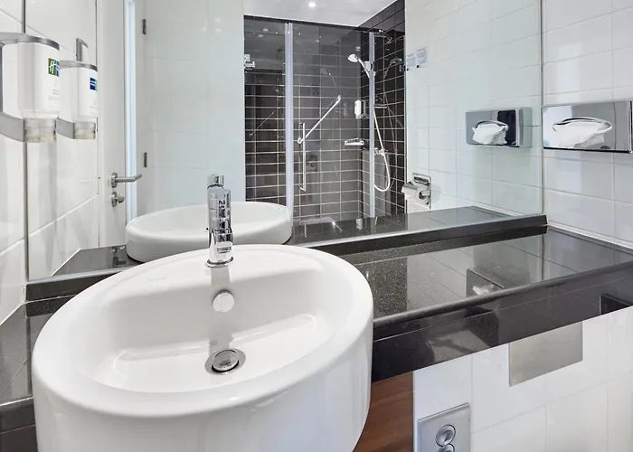 Express Lisbon Alfragide By Ihg Hotel Carnaxide